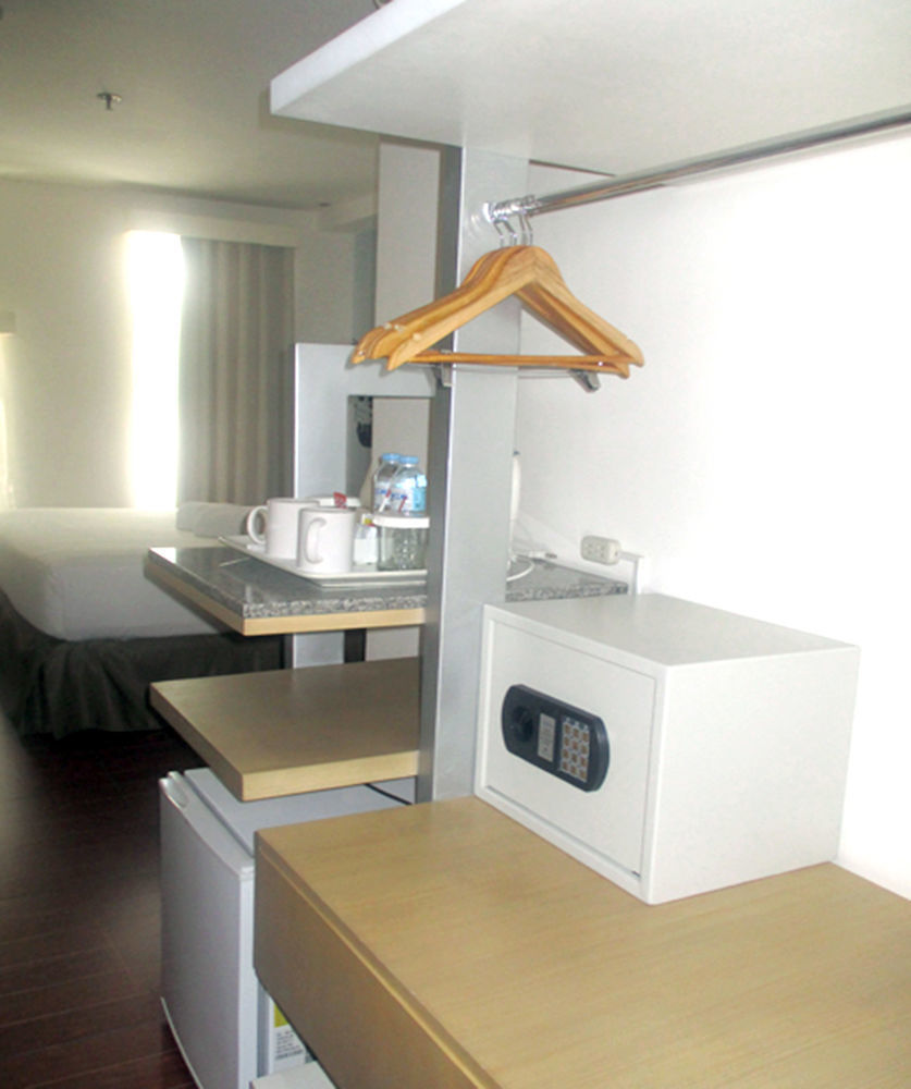 Fersal Hotel Makati Avenue Makati City Exteriér fotografie